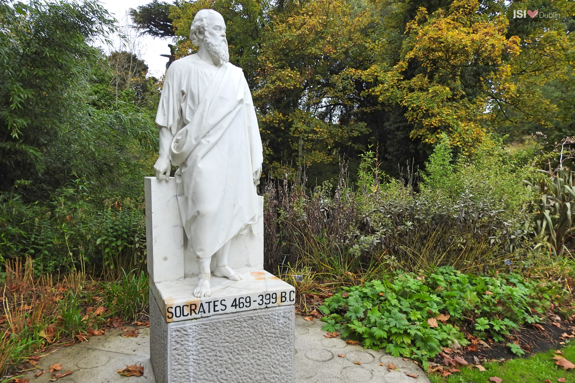 Statue von Sokrates in den Botanischen Gärten