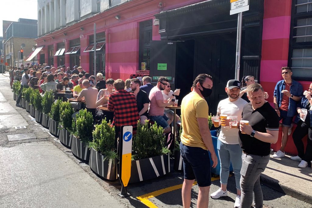 peatonalización,Dublín,al aire libre,comer y beber al aire libre,ISI,Capel Street,Parliament Street