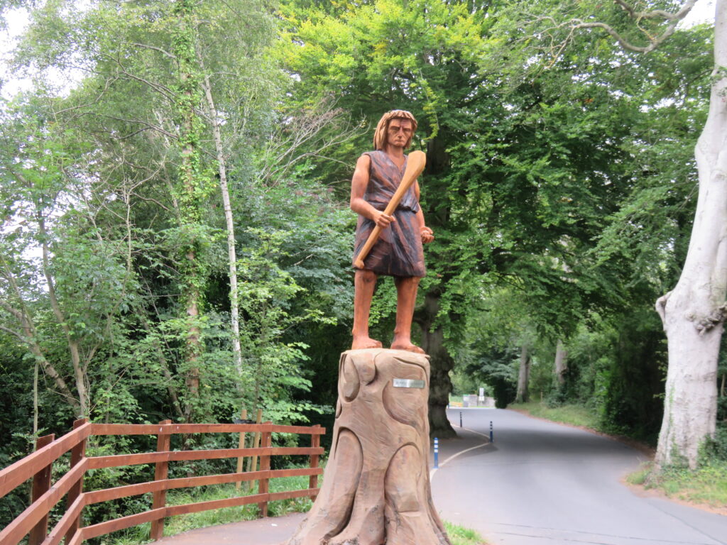 wooden sculpture of cú chulainn