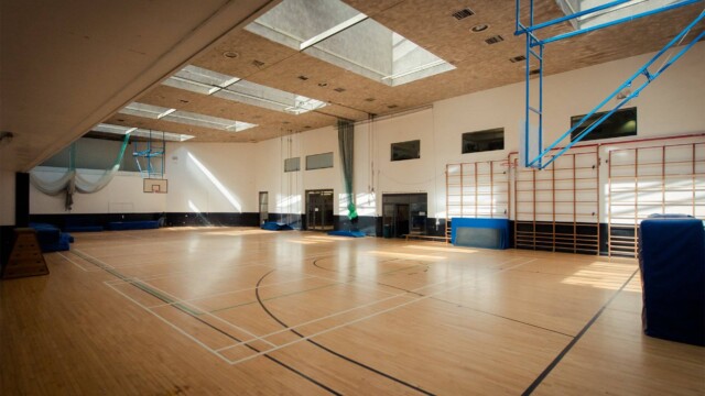 Gymnase intérieur L'été à l'école du Belvédère